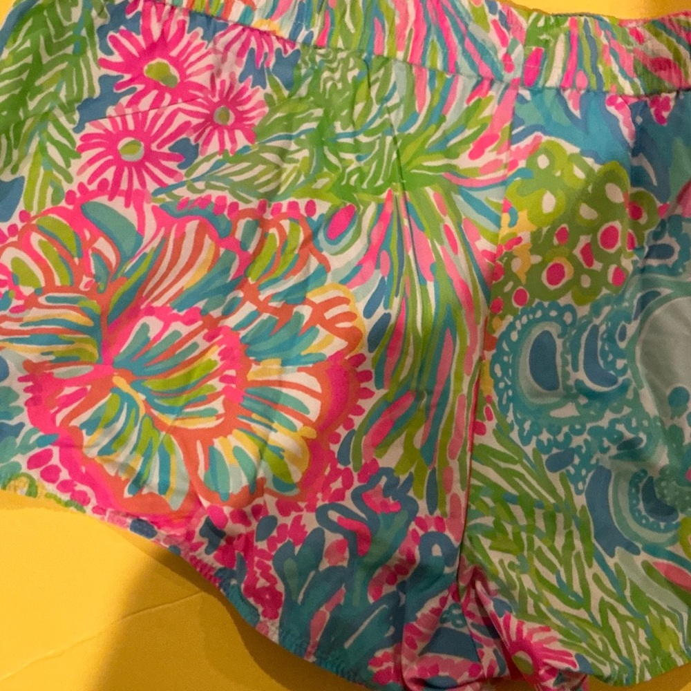 Lilly Pulitzer Luxletic Run Around Shorts sz XL Multi Lovers Coral - Picture 3 of 6